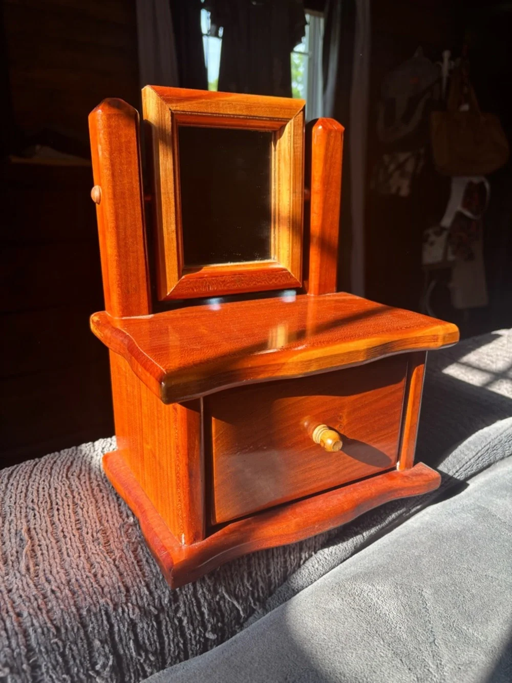 Vintage Tabletop Vanity Jewelry Chest, Cedar Wood Color